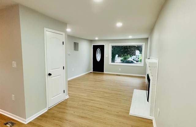 5906 LEEWOOD Avenue Gallery 2