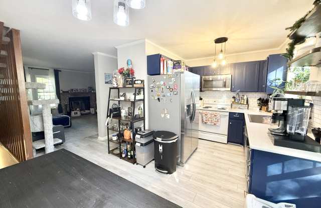 3200 Azalea Drive Gallery 3