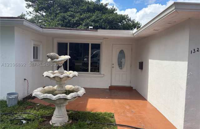 1322 N 31st Rd Gallery 1