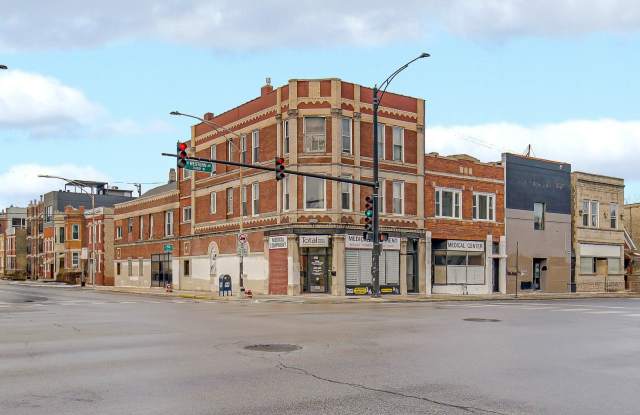 1002 N Western Avenue unit: 2 photos photos