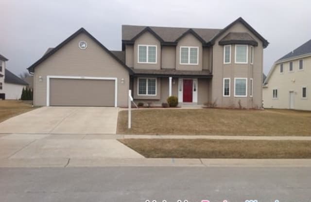 9765 Rustic Plaza - 9765 S Rustic Pl, Oak Creek, WI 53154
