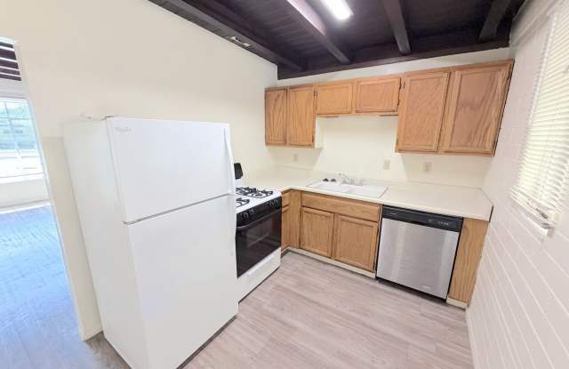 Fantastic Home located in the NE Heights!!! Large Backyard Gallery 1