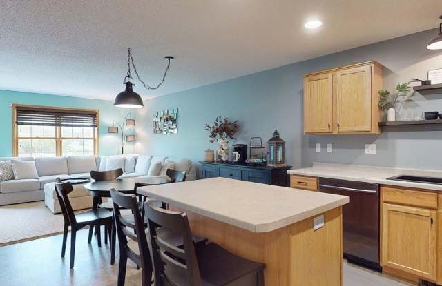 Charming 3BR Townhome in Rochester Gallery 4