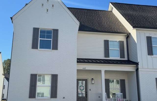 3BR/3.5BA South Grove For Rent Gallery 1