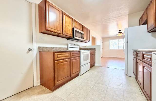 Spacious Lakewood Duplex Steps from O'Kane Park Available for Immediate Rental!!! Gallery 2