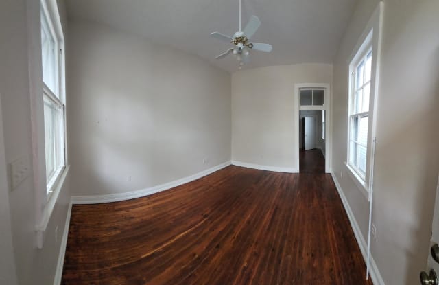 4040 Banks Street photos photos