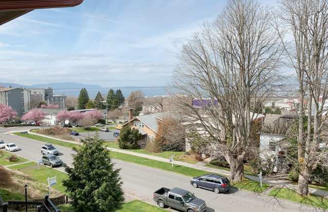 Spacious 4-Bedroom Apartments in the Heart of Student Row photos photos