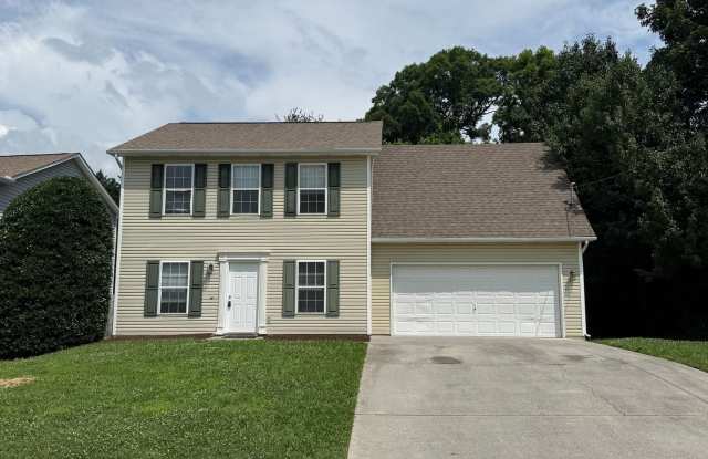 Lovely 4 Bedroom 2.5 Bath Home in convenient West Knox location photos photos