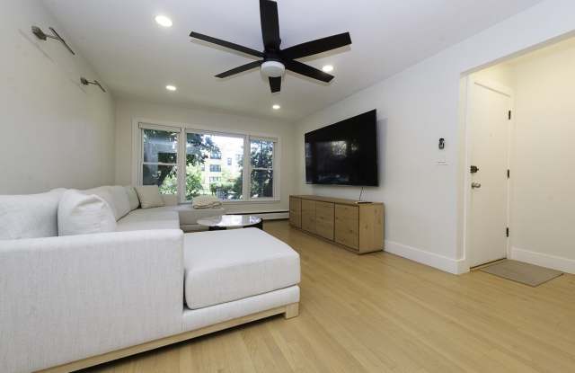 4030 N Mozart Street Gallery 3