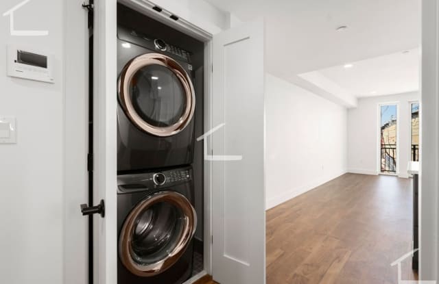 Charming 2 Bedroom-No Broker Fee Gallery 4
