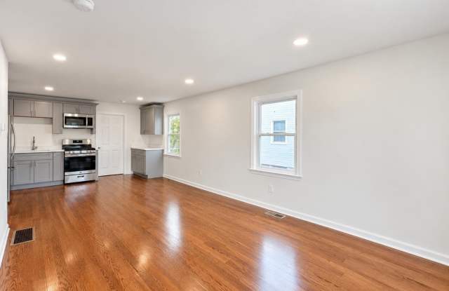 173 Jackson Avenue Gallery 2