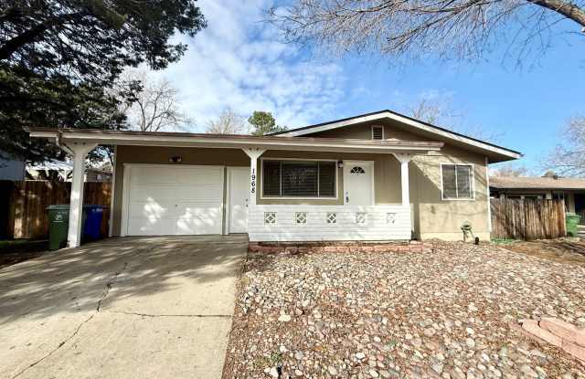Pet Friendly home centrally located in Prescott...moments from downtown! photos photos