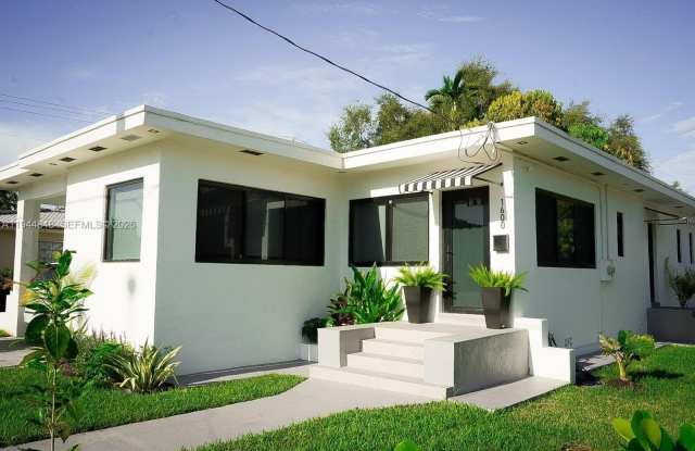 1600 SW 17th Ave photos photos