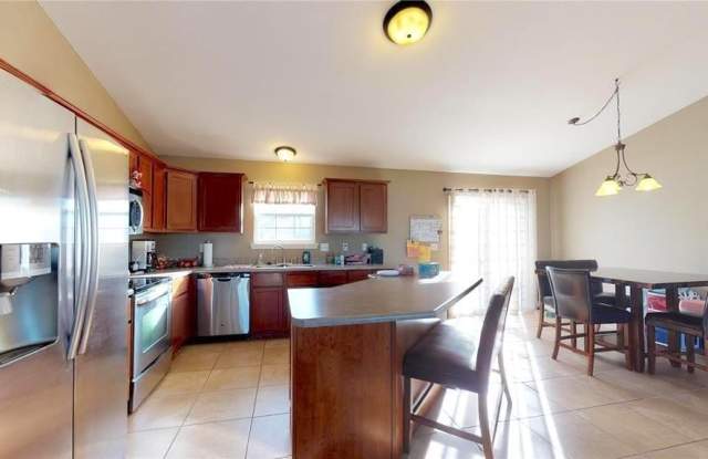 825 PACIFIC CROSSING Drive Gallery 4