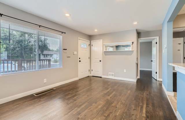 Evolve Real Estate: Remodeled 3 Bed Home In Mar Lee available NOW! Gallery 4