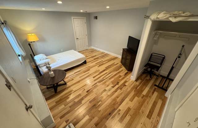 4816 Bond Street photos photos