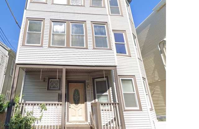 Great 4 Bed Available 9/1/26 Gallery 3