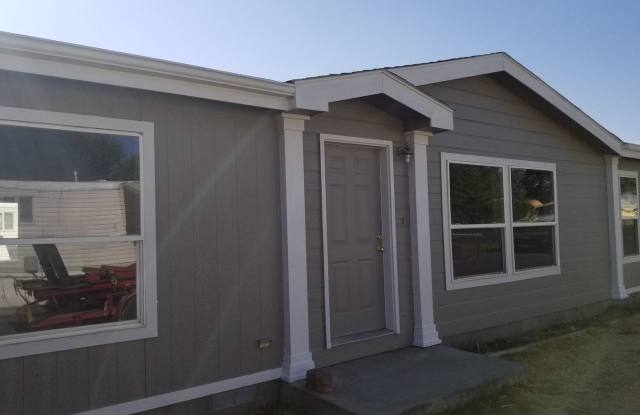 3524 E 2nd Ct - 3524 East 2nd Court, Mead, WA 99021