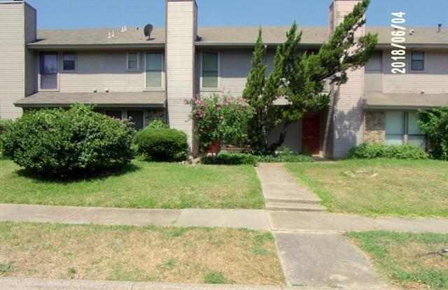 12 E Gittiban Place E - 12 Gittiban Pl, Pantego, TX 76013