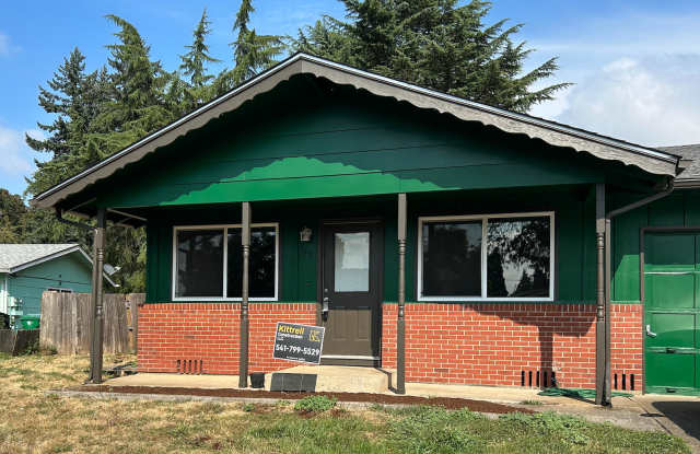 2BD/1BA Duplex with large fenced yard Available June 5th! photos photos