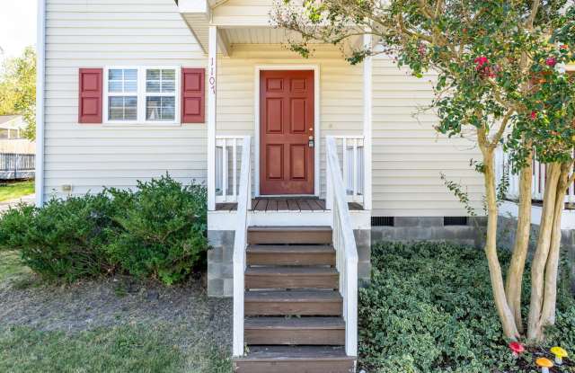 Bright, Move-In Ready 3 Bed / 2.5 Bath in Apex with Back Deck Gallery 4