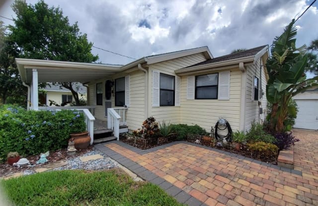603 N Peninsula Avenue - 603 North Peninsula Avenue, New Smyrna Beach, FL 32169