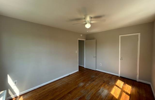 Historic Anacostia | 2bd 1bth| Hardwood Floors | Large Approx 800 sqft| Heat, Water, Electric Incl. Gallery 4