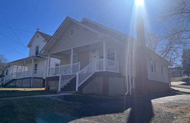 Beautiful home close to University of Lynchburg photos photos