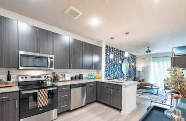 9225 N Lake Creek Pky photos photos