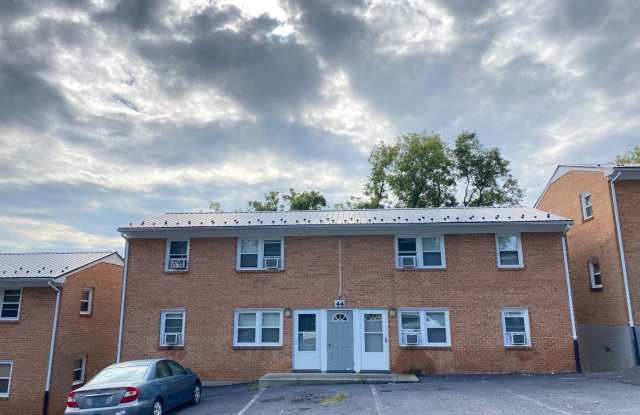 Two Bedroom Apartment for Rent - 44 Washington Street, Verona, VA 24482