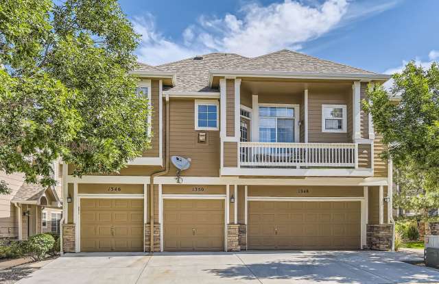 Evolve Real Estate: Spacious 2 Bedroom + Loft Townhome with Attached Garage and Back Yard. Available July 1. - 1350 Carlyle Park Circle, Highlands Ranch, CO 80129