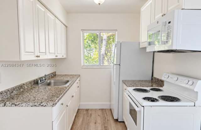 300 SE 9th Ct Gallery 2