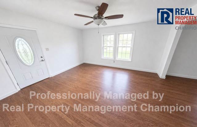 Midtown 2 BD/1 BA Ranch with Large Yard & Storage Shed Gallery 3