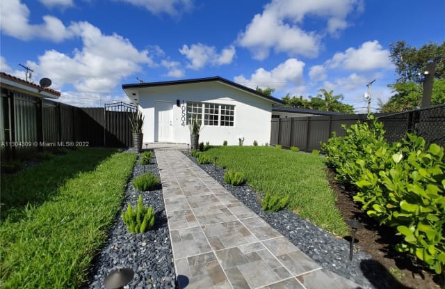 10504 SW 77th Ct - 10504 Southwest 77th Court, Pinecrest, FL 33156