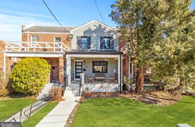 4703 10TH STREET NE photos photos