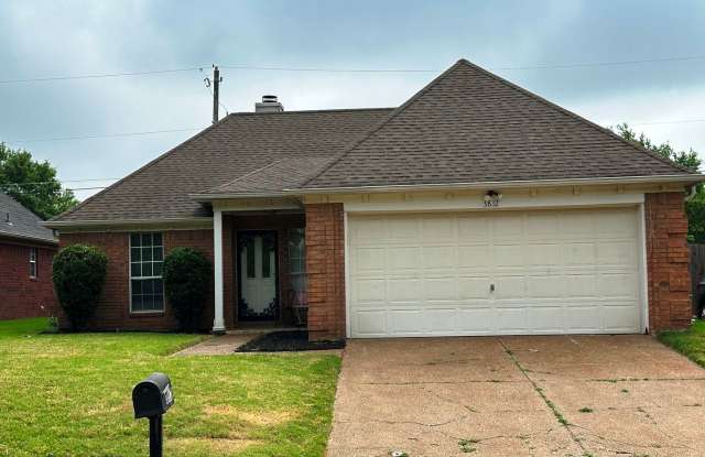 Move In Ready! Fresh Paint! Fridge Included! Split Bedroom Floor Plan! Fenced In Backyard! photos photos