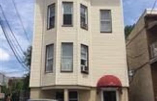 420 16TH ST - 420 16th Street, Union City, NJ 07087