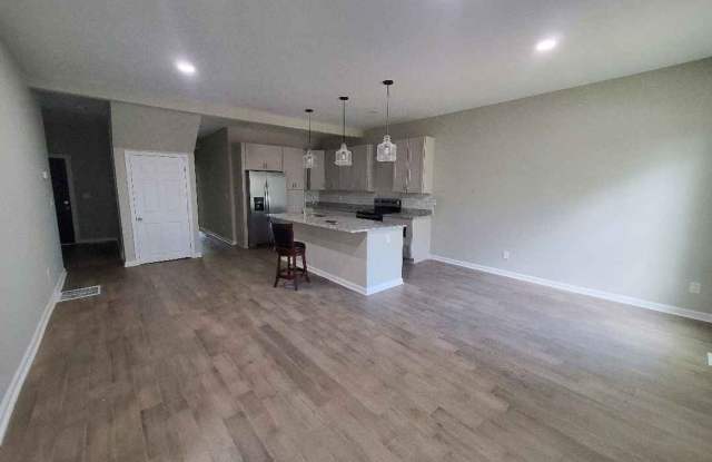 Room in 4 Bedroom Home at Athens Ave Gallery 4