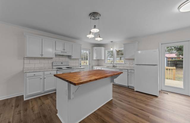 Cozy 3-Bedroom Ranch with Spacious Yard in Smithfield - 105 Shady Lane Drive, Smithfield, NC 27577