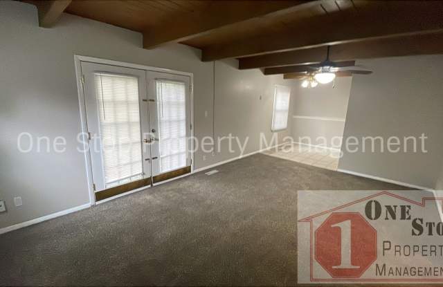 Split level 3 bedroom, 1.5 bathroom, and 1 car garage home in Independence, Missouri Gallery 4