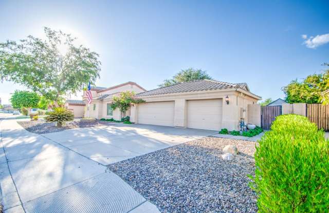 Spacious Mesa Gem with Pool for Rent! Gallery 4