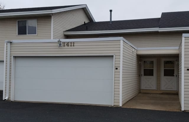 1411 4th Ave E - 1411 4th Avenue East, Shakopee, MN 55379