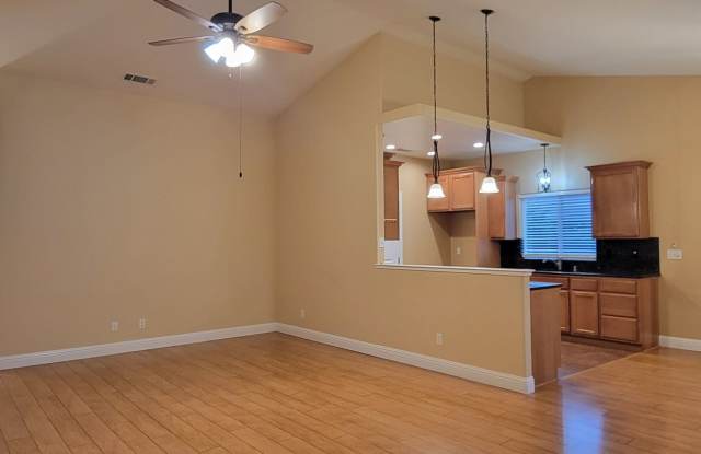 Beautiful Home in Crown Estates *Can be available sooner! Gallery 4