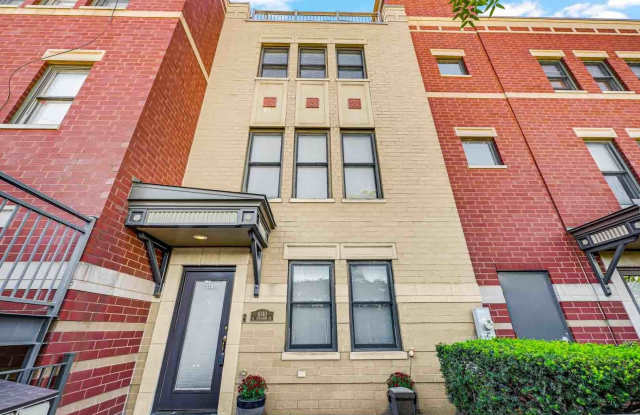 1040 N Kingsbury Street photos photos