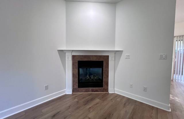 MOVE-IN SPECIAL – 1/2 Off First Month’s Rent! Charming 3-Bedroom End-Unit Townhome with Attached Garage & Private Yard! Gallery 3
