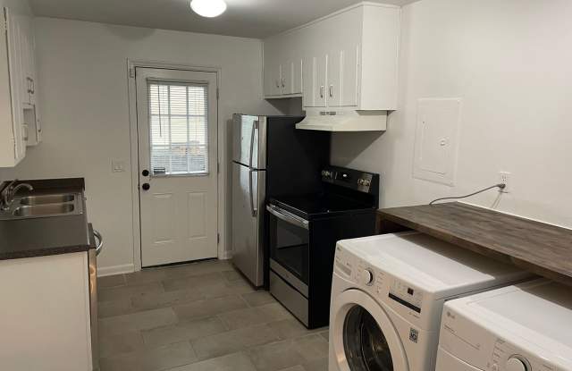 MOVE IN SPECIAL!! ONE MONTH FREE!! Prime Nashville Location! Gallery 3
