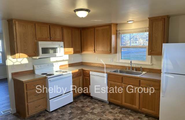 301 E Benton St - 301 East Benton Street, Windsor, MO 65360