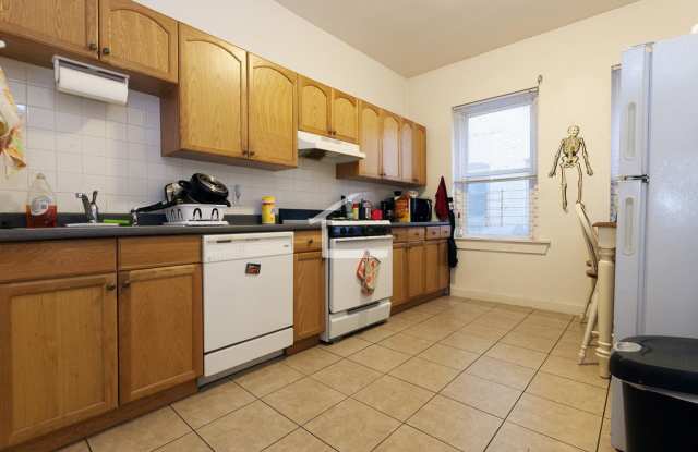 Nice, inexpensive 3 bed for the upcoming school year! photos photos