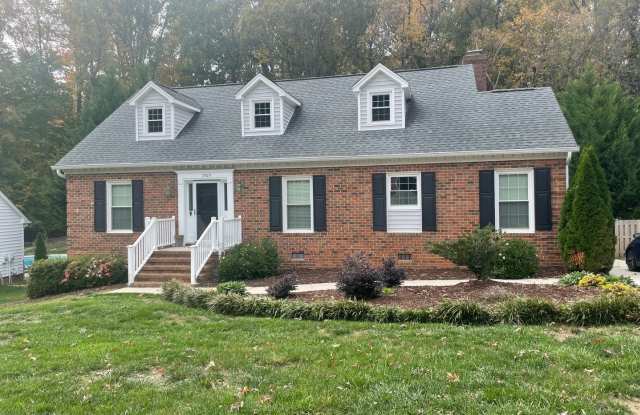 Spacious 4 Bedroom near Guilford College photos photos