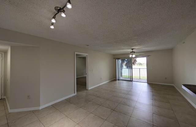 5011 Wiles Road Gallery 4